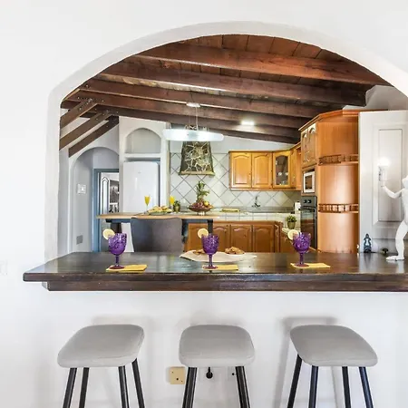 Villa Colmena By *
